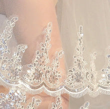 Load image into Gallery viewer, New / unused; White 90cm length 2 Tier Sequins Flower Edge Short Bridal Wedding Veil with Comb.
Rovistella Brides. Bridalwear collection: Wedding Veil / accessory new without tags, a brand-new, unused and unworn item.
2 layers, white short veil with comb made of soft tulle, lace and sequin. Unique lace pattern with shiny sequin, comb easy to attach.
Veil length: elbow. Layer 1 ( 90 cm / 35.4 inch ) + Layer 2 ( 60 cm / 23.6 inch ). Width 100 cm approx.