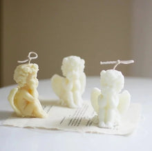 Load image into Gallery viewer, '2 Waxy cherubs' - These small angels are friends, better do not split them! ihihih Cute couple of scented candles, these waxy cherubs are handmade. Lovely gift idea and home decor items for special events and Christmas time. Perfect decorations also to use in several religious celebrations.
