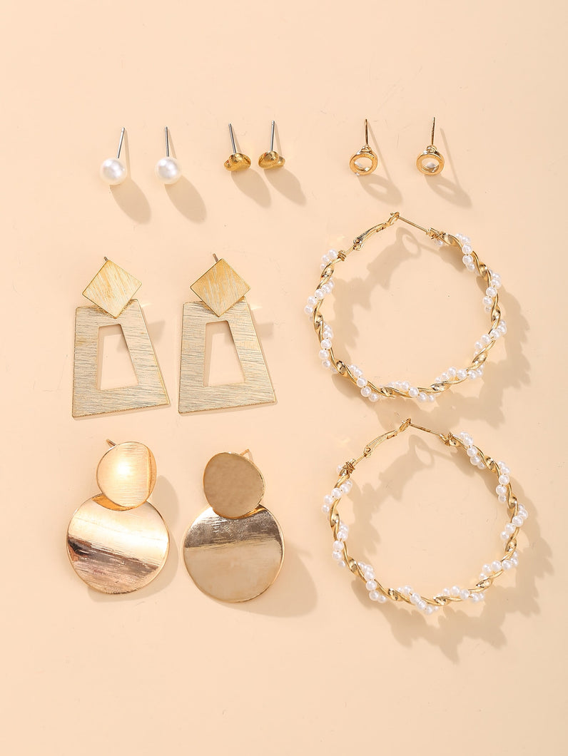 '6 pairs Geometric Decor Earrings' Fashionable, cute, elegant women accessories-earrings for a glam and trendy style. Girls' favourite gift idea!      Origin: London Women Accessories Shop     Condition: new     Details: Geometric     Metal Color: Gold     Material: Alloy     Color: Gold     Type: Dangle, Hoop, Stud, Sets     Style: Casual, glamorous