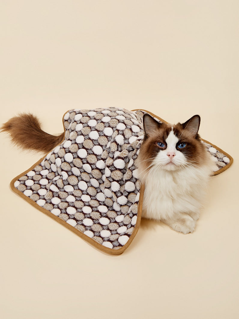 'Dot Print Pet Blanket' an adorable and funny soft cover to make warm and comfortable your pet friend! Colour: Brown Pattern Type: Polka Dot Composition: 95% Cotton, 5% Polyester Material: Cotton Collection: Luxury Applicable Pet: Cat/Dog