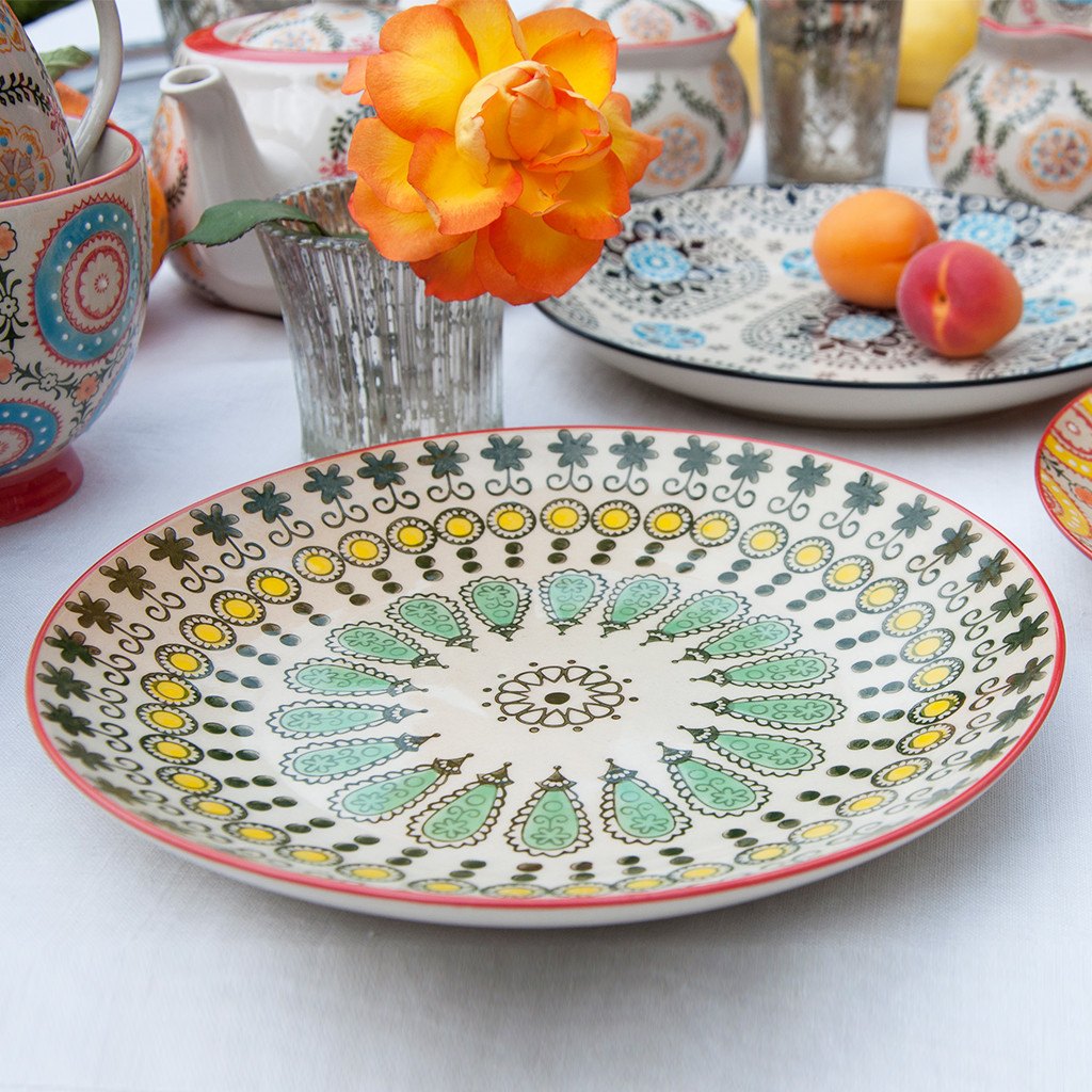 '2 pieces' The perfect present for a foodie friend, this Oviedo and Cordoba breakfast plate set:  - Plate 1: made from cream stoneware and simply decorated with hand-painted geometric flowers, makes a pleasingly pretty addition to any morning table. Both dishwasher and microwave safe  Material: Stoneware