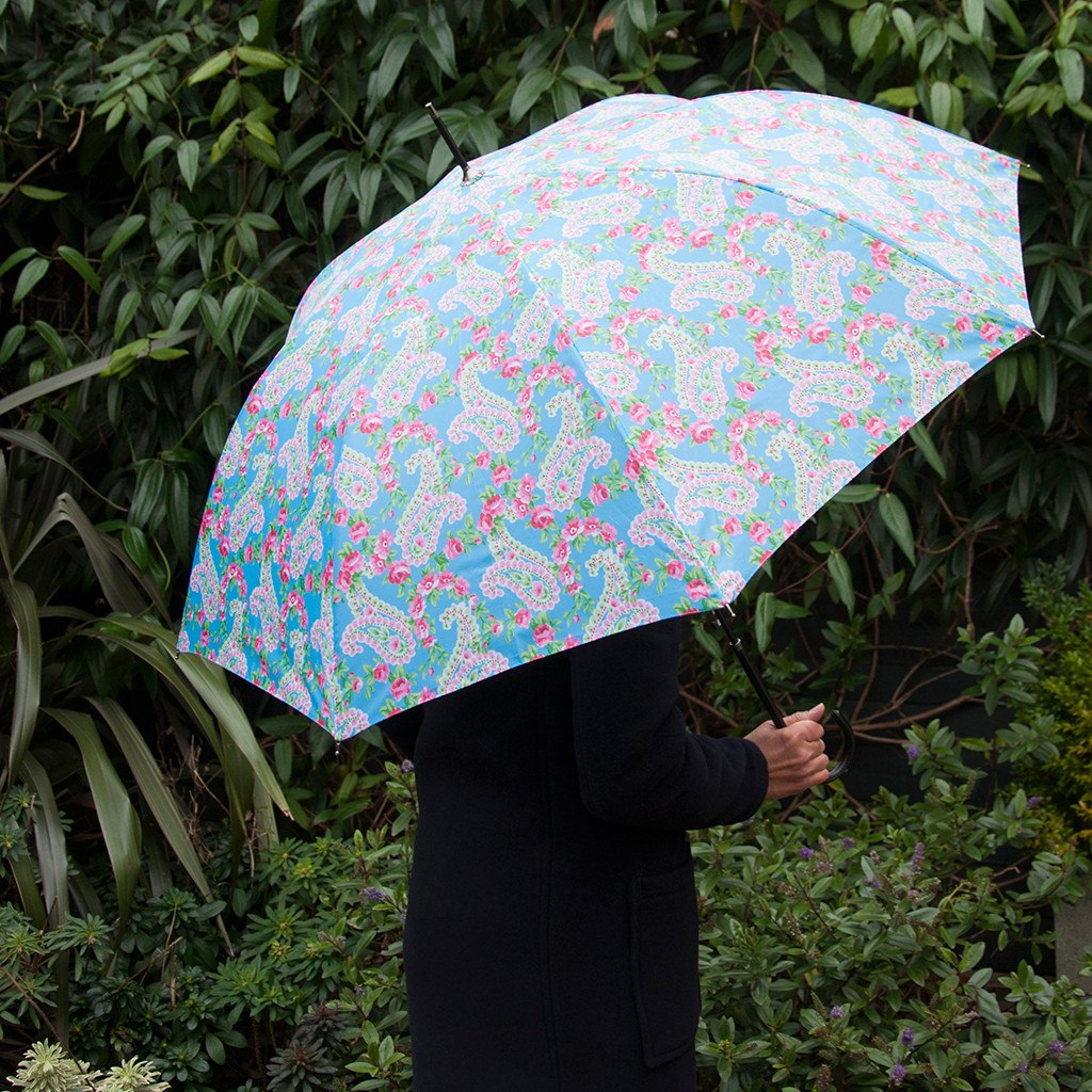  Pretty light blue Paisley Park design big umbrella is perfect to brighten up those gloomy wet days. Elegant gift idea for umbrella lovers and collectors. 8 spoke metal framework, PVC handle Waterproof material (Metal, Plastic, Nylon) Dimensions: Length 8.5 cm X Height 91 cm X Width: 4 cm