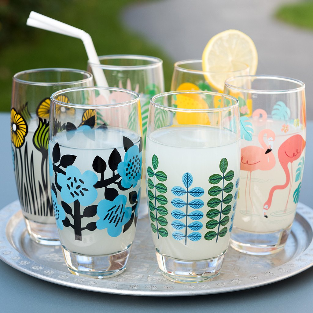 Beautiful and stylish drinking glass set, bringing a splash of colour to your kitchen! Volume: 350ml (approx.) Dishwasher safe top rack, low to medium temperature setting. Material: Glass; Dimensions: Length: 6.5 cm X Height: 14 cm X Width: 6.5 cm; Patterns: Folk doves, Astrid flower, Leaf, Flamingo and Tropical palm leaf designs. Origin: Londoner Gift Shop. Condition: new, never used, 2 glasses are missing (the set has 5 pieces). The item cannot be returned. The set comes in a gifted box.