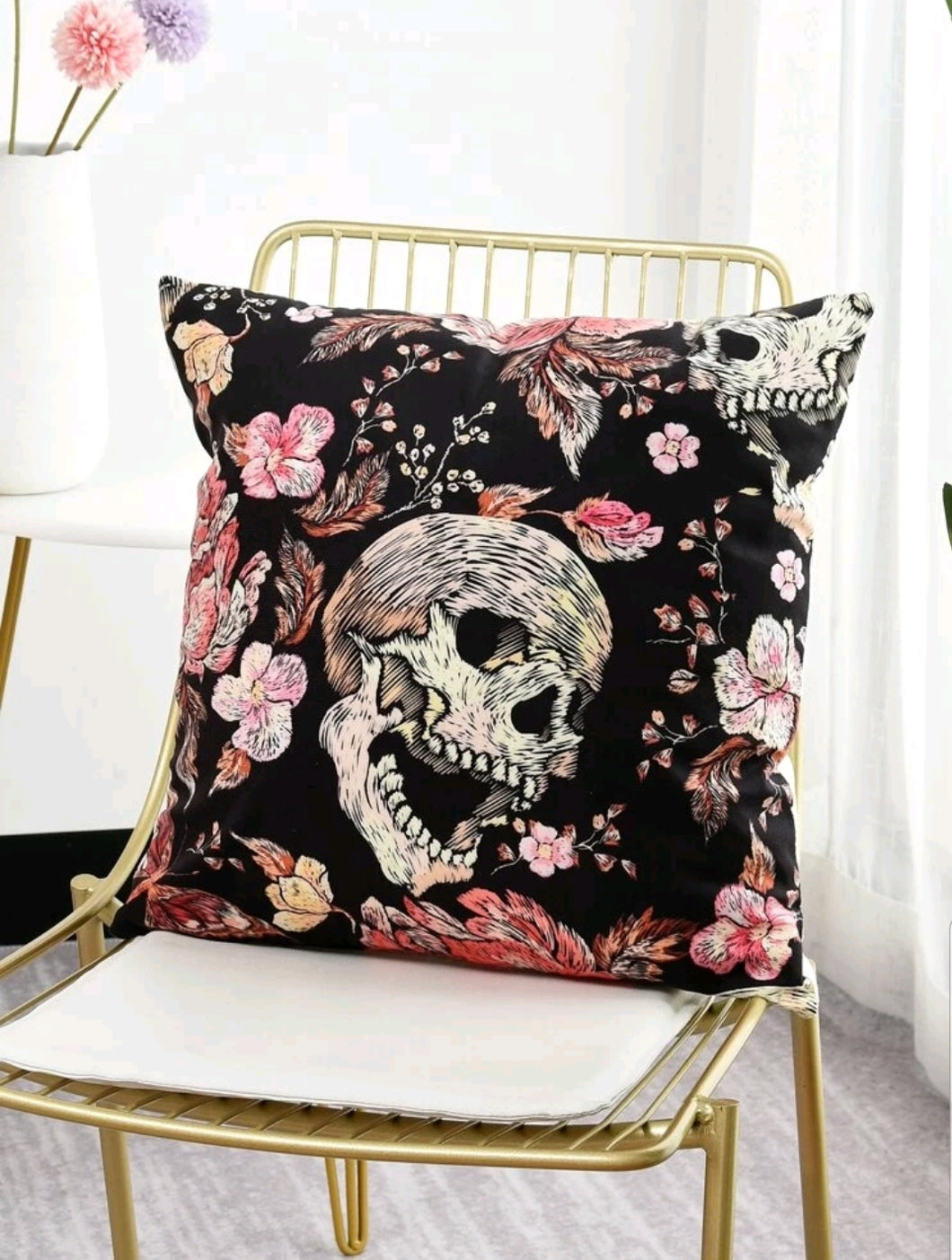 Glamorous Fashion Trendy Skull & Flowers Print Cushion Cover - gothic Romantic Noir home decor item and gift idea for Halloween and the day of the dead night. The item comes in a gift bag. Material: Polyester Composition: 100% Polyester Colour: Multicolour Pattern Type: Floral Type: Pillowcase Size: Length 45cm/17.7 inch X Width 45cm/17.7 inch