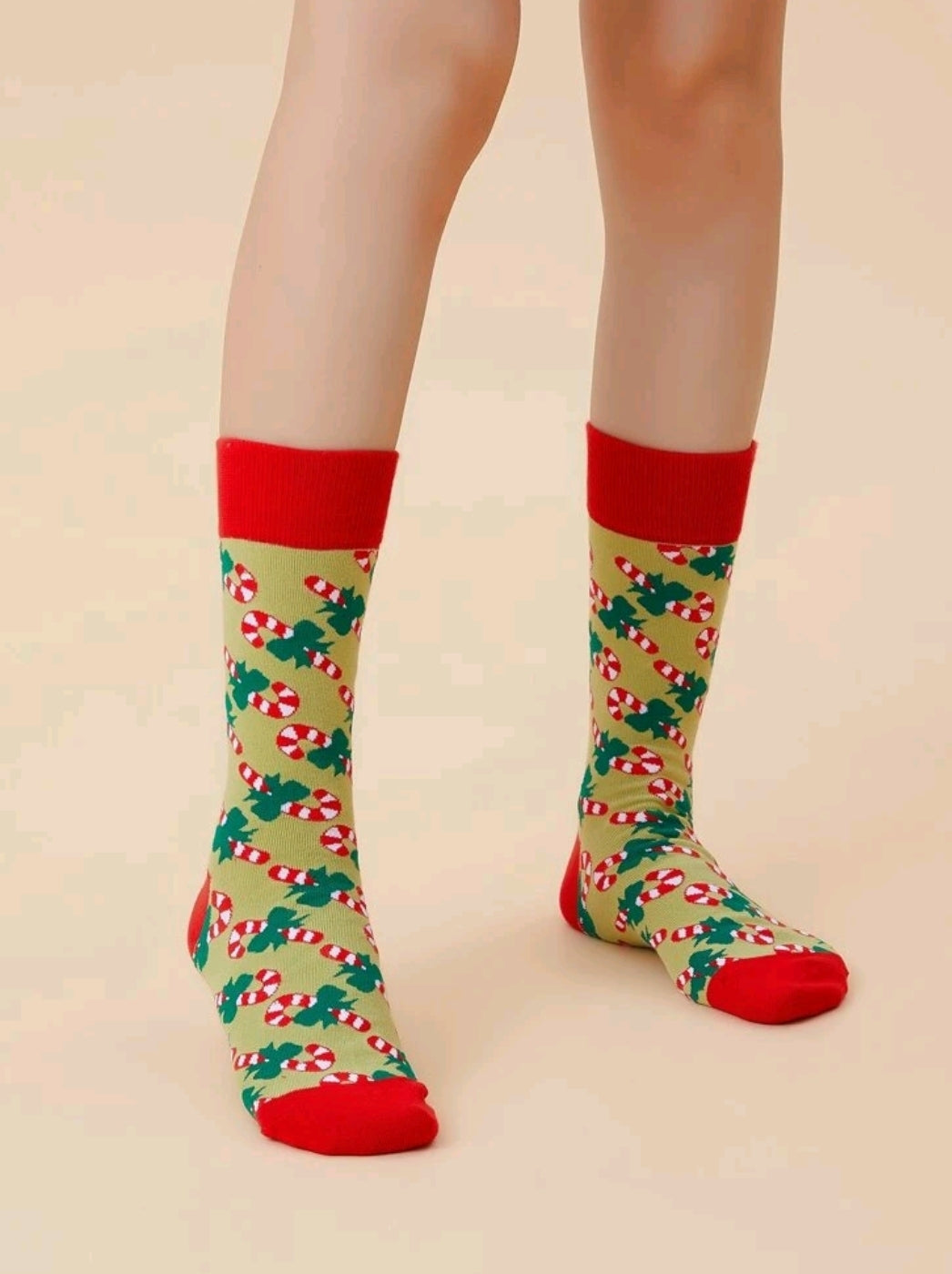  One-size boys and girls Xmas socks - Lovely comfy gift idea - wear this cute pair of socks (with candy sweets design) during the holiday season, your family and friends will love it. Unisex accessory shipped in a gift bag. Color: Multicolour Pattern Type: Christmas