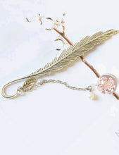 Load image into Gallery viewer,  &#39;Feather &amp; Pendant Decor Metal Bookmark&#39; Stylish stationery accessory - elegant and flowery bookmark to insert in your favourite book you are reading. Lovely gift idea and desk decor item. Item on high demand!      Color: Gold     Type: Bookmarks     Composition: 100% Metal     Size: Length 12cm (4.7inch) X Width 2 cm (0.8 inch)
