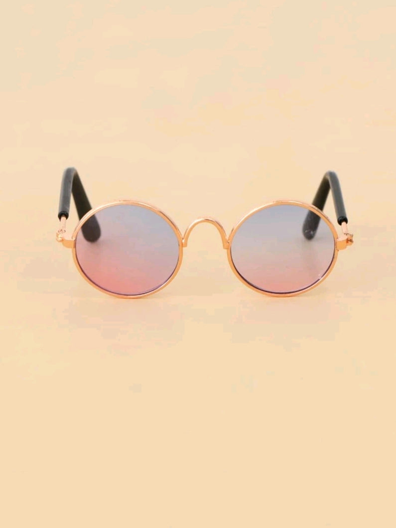  'Round Lens Cat Sunglasses' for a vain and fashionable cat who likes to be on instagram pictures! Part of the cute accessories for animals collection. Color: Multicolor Pattern Type: Plain Applicable Pet: Cat/Dog Material: PVC Size: Length 8.3 cm (3.3 inch ) X Width 8 cm (1.2 inch)